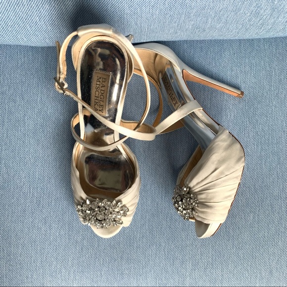 BADGLEY MISCHKA satin wedding heels - Picture 4 of 6